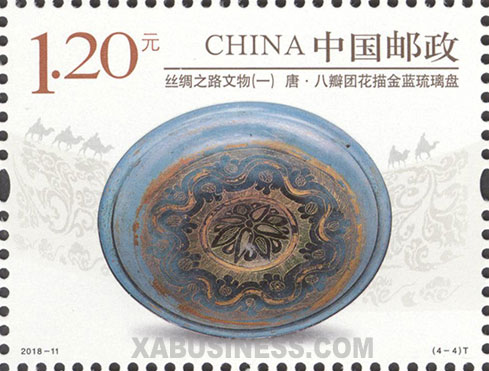 Gold-painted Blue Glass Plate Decroated with a Round Eight-petal Flower (Tang Dynasty)